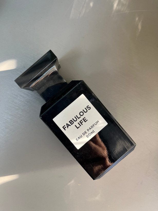 فابیولس به معنی باهوش و قدرتمند تلخ مردانه چرم و چوب