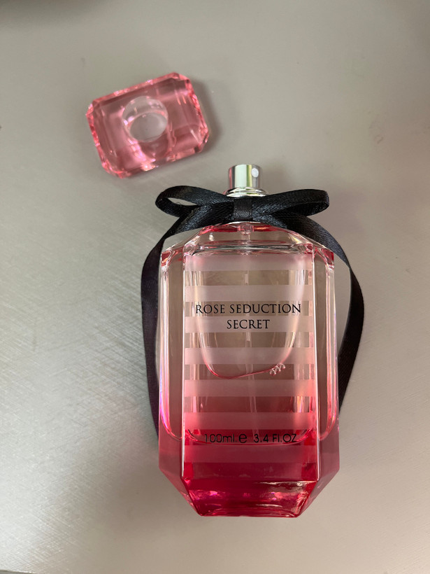Fragrance World Rose Seduction - Victoria Bombshell
